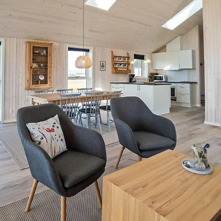 Coastal Vacation In Harboore *
